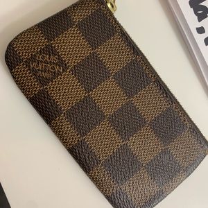 SOLD Authentic Key Cles